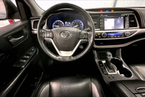 More photos of 2019 Toyota Highlander XLE at Bob Ruth Ford Dillsburg, PA