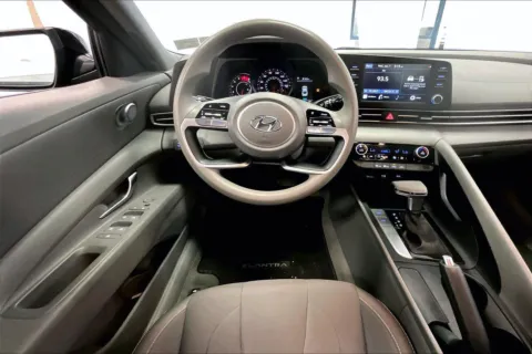 More photos of 2022 Hyundai Elantra SEL at Bob Ruth Ford Dillsburg, PA