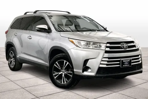 Photos of 2019 Toyota Highlander LE for sale in Dillsburg, PA at Bob Ruth Ford Dillsburg