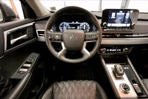 More photos of 2024 Mitsubishi Outlander Plug-In Hybrid SEL at Bob Ruth Ford Dillsburg, PA