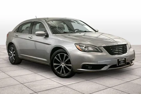 More photos of 2013 Chrysler 200 Touring at Bob Ruth Ford Dillsburg, PA