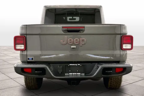 More photos of 2021 Jeep Gladiator Mojave at Bob Ruth Ford Dillsburg, PA