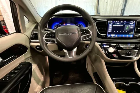 More photos of 2023 Chrysler Pacifica Limited at Bob Ruth Ford Dillsburg, PA