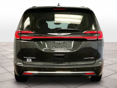 More photos of 2023 Chrysler Pacifica Limited at Bob Ruth Ford Dillsburg, PA