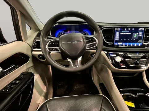 More photos of 2023 Chrysler Pacifica Limited at Bob Ruth Ford Dillsburg, PA