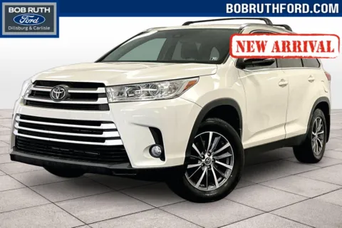 White 2019 Toyota Highlander XLE for sale in Dillsburg, PA