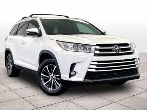 Photos of 2019 Toyota Highlander XLE for sale in Dillsburg, PA at Bob Ruth Ford Dillsburg