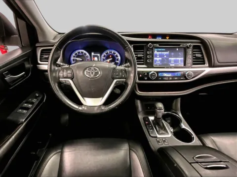 More photos of 2019 Toyota Highlander XLE at Bob Ruth Ford Dillsburg, PA
