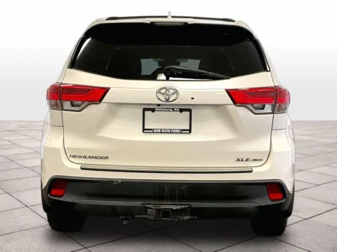 More photos of 2019 Toyota Highlander XLE at Bob Ruth Ford Dillsburg, PA