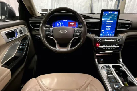 More photos of 2020 Ford Explorer Platinum at Bob Ruth Ford Dillsburg, PA