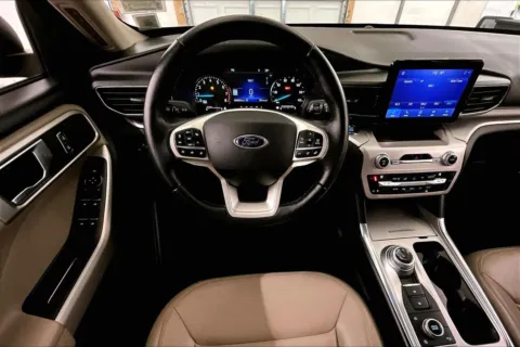 More photos of 2021 Ford Explorer XLT at Bob Ruth Ford Dillsburg, PA