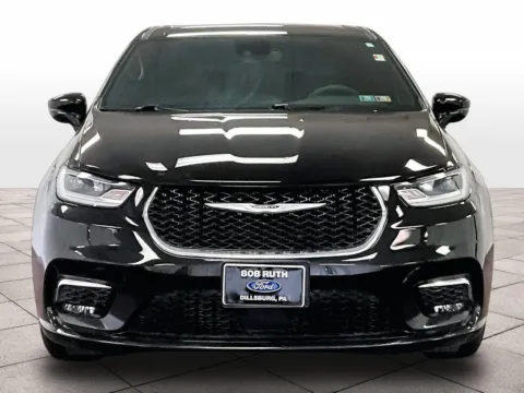 Another view of 2025 Chrysler Pacifica Select for sale in Dillsburg, PA at Bob Ruth Ford Dillsburg