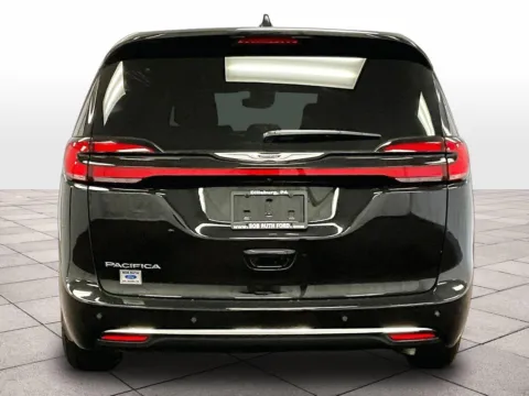 More photos of 2025 Chrysler Pacifica Select at Bob Ruth Ford Dillsburg, PA
