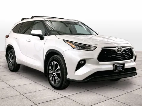 Photos of 2022 Toyota Highlander XLE for sale in Dillsburg, PA at Bob Ruth Ford Dillsburg
