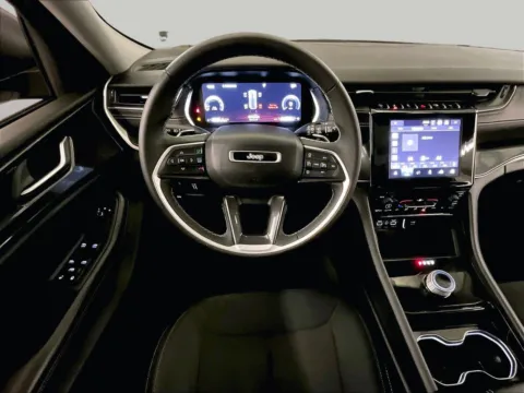 More photos of 2023 Jeep Grand Cherokee Laredo at Bob Ruth Ford Dillsburg, PA