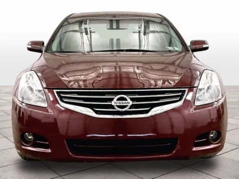 More photos of 2011 Nissan Altima 3.5 SR at Bob Ruth Ford Dillsburg, PA