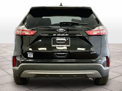 More photos of 2023 Ford Edge SEL at Bob Ruth Ford Dillsburg, PA