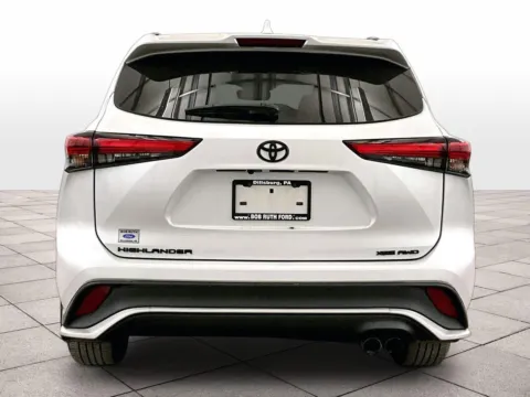 More photos of 2022 Toyota Highlander XSE at Bob Ruth Ford Dillsburg, PA
