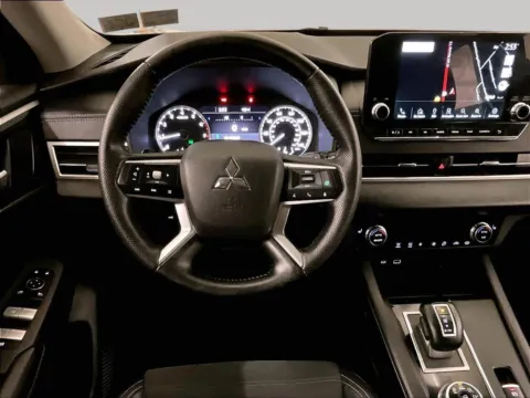 More photos of 2022 Mitsubishi Outlander SE at Bob Ruth Ford Dillsburg, PA