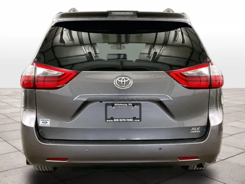 More photos of 2020 Toyota Sienna XLE at Bob Ruth Ford Dillsburg, PA