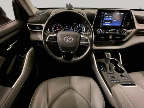 More photos of 2020 Toyota Highlander XLE at Bob Ruth Ford Dillsburg, PA