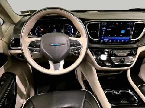 More photos of 2021 Chrysler Pacifica Hybrid Limited at Bob Ruth Ford Dillsburg, PA