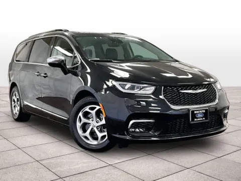 Photos of 2023 Chrysler Pacifica Limited for sale in Dillsburg, PA at Bob Ruth Ford Dillsburg