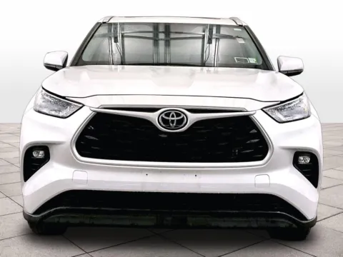 Another view of 2022 Toyota Highlander XLE for sale in Dillsburg, PA at Bob Ruth Ford Dillsburg