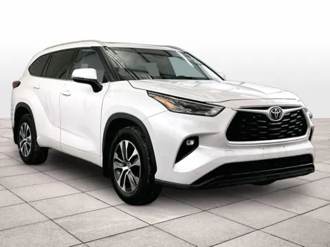 Photos of 2022 Toyota Highlander XLE for sale in Dillsburg, PA at Bob Ruth Ford Dillsburg