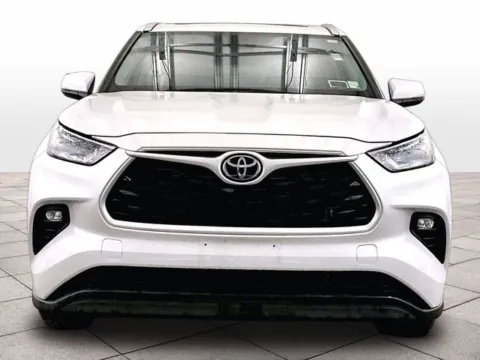 Another view of 2022 Toyota Highlander XLE for sale in Dillsburg, PA at Bob Ruth Ford Dillsburg