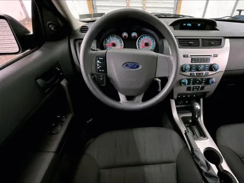 More photos of 2009 Ford Focus SE at Bob Ruth Ford Dillsburg, PA