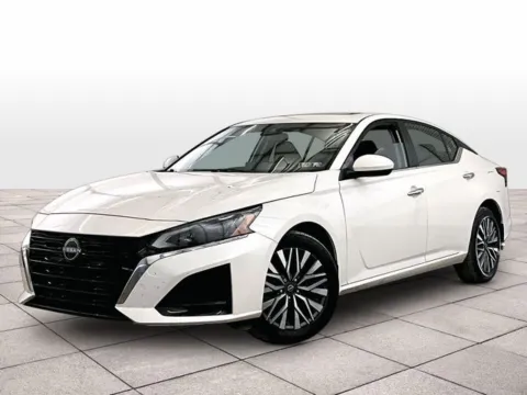 White 2023 Nissan Altima 2.5 SV for sale in Dillsburg, PA