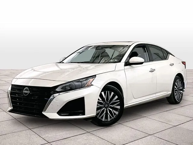 White 2023 Nissan Altima 2.5 SV for sale in Dillsburg, PA