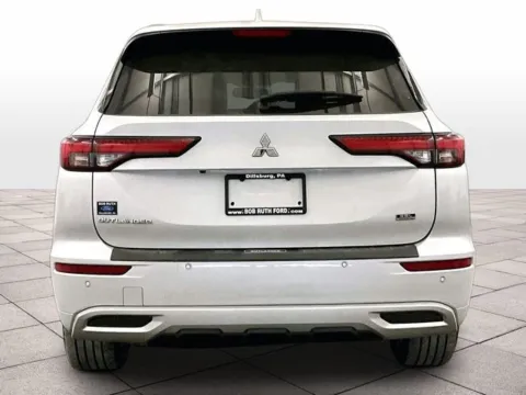 More photos of 2022 Mitsubishi Outlander SEL at Bob Ruth Ford Dillsburg, PA