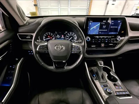 More photos of 2021 Toyota Highlander Limited at Bob Ruth Ford Dillsburg, PA
