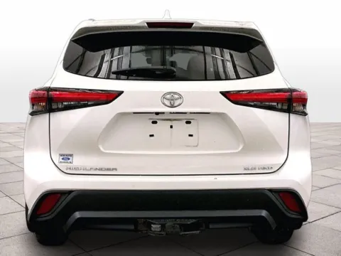 More photos of 2021 Toyota Highlander XLE at Bob Ruth Ford Dillsburg, PA