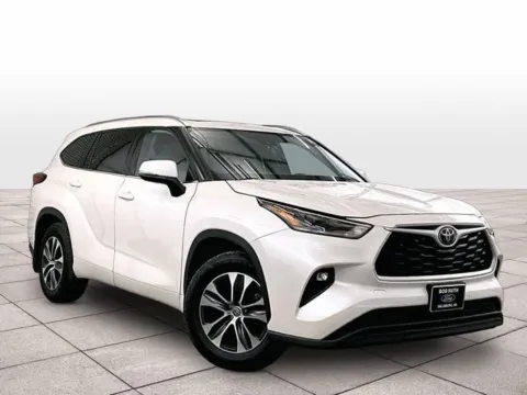 Photos of 2021 Toyota Highlander XLE for sale in Dillsburg, PA at Bob Ruth Ford Dillsburg