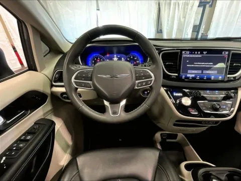More photos of 2023 Chrysler Pacifica Touring L at Bob Ruth Ford Dillsburg, PA