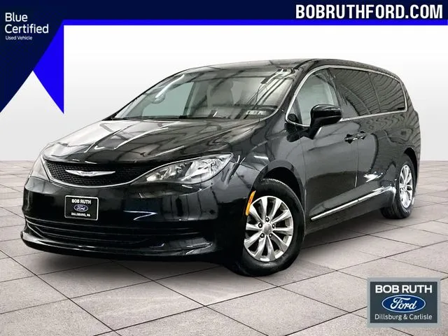 2017 Chrysler Pacifica Touring's photo