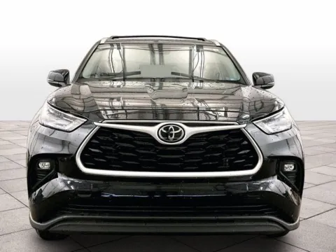 Another view of 2022 Toyota Highlander XLE for sale in Dillsburg, PA at Bob Ruth Ford Dillsburg