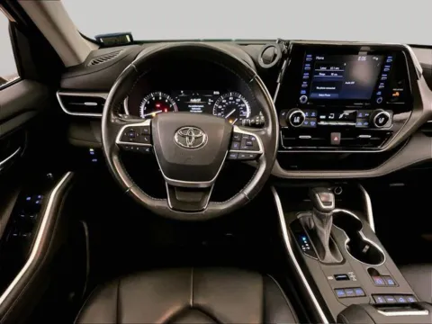 More photos of 2022 Toyota Highlander XLE at Bob Ruth Ford Dillsburg, PA