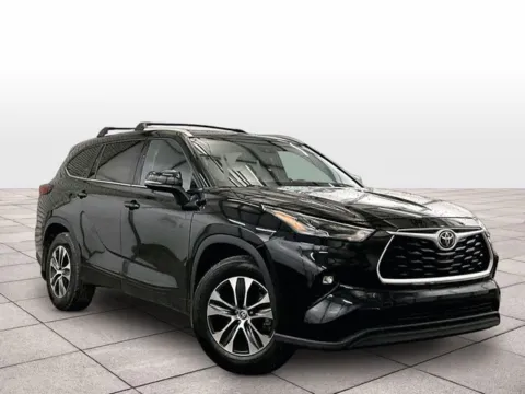 Photos of 2022 Toyota Highlander XLE for sale in Dillsburg, PA at Bob Ruth Ford Dillsburg