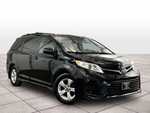 Another view of 2018 Toyota Sienna LE for sale in Dillsburg, PA at Bob Ruth Ford Dillsburg