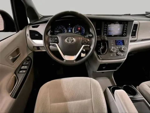 More photos of 2018 Toyota Sienna LE at Bob Ruth Ford Dillsburg, PA