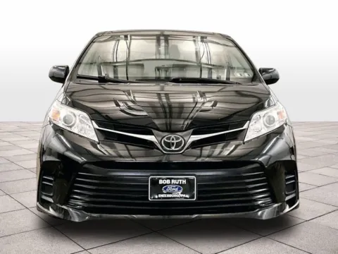 More photos of 2018 Toyota Sienna LE at Bob Ruth Ford Dillsburg, PA
