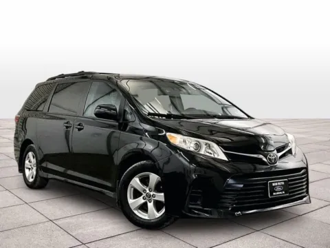 Photos of 2018 Toyota Sienna LE for sale in Dillsburg, PA at Bob Ruth Ford Dillsburg
