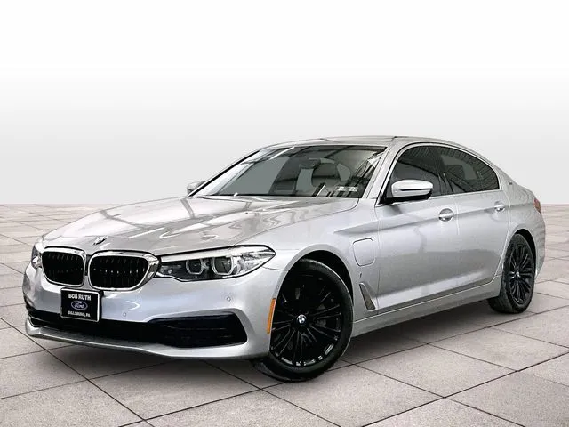 2019 BMW 5 Series 530e xDrive iPerformance Sedan's photo