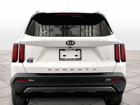 More photos of 2021 Kia Sorento S at Bob Ruth Ford Dillsburg, PA