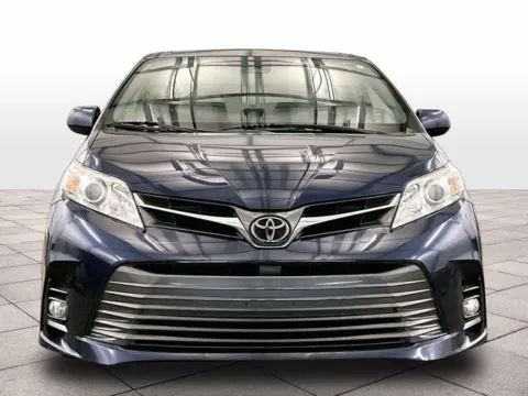 More photos of 2018 Toyota Sienna XLE at Bob Ruth Ford Dillsburg, PA