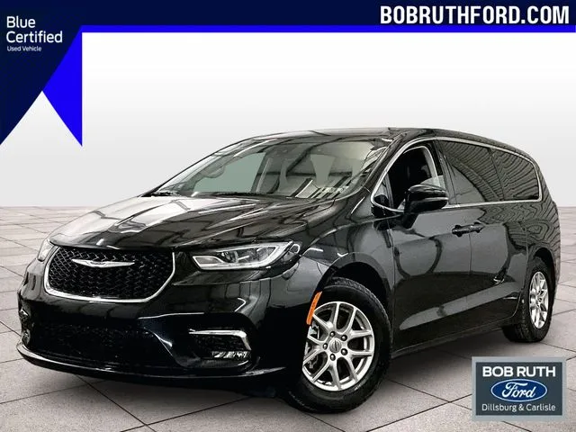 Black 2023 Chrysler Pacifica Touring L for sale in Dillsburg, PA